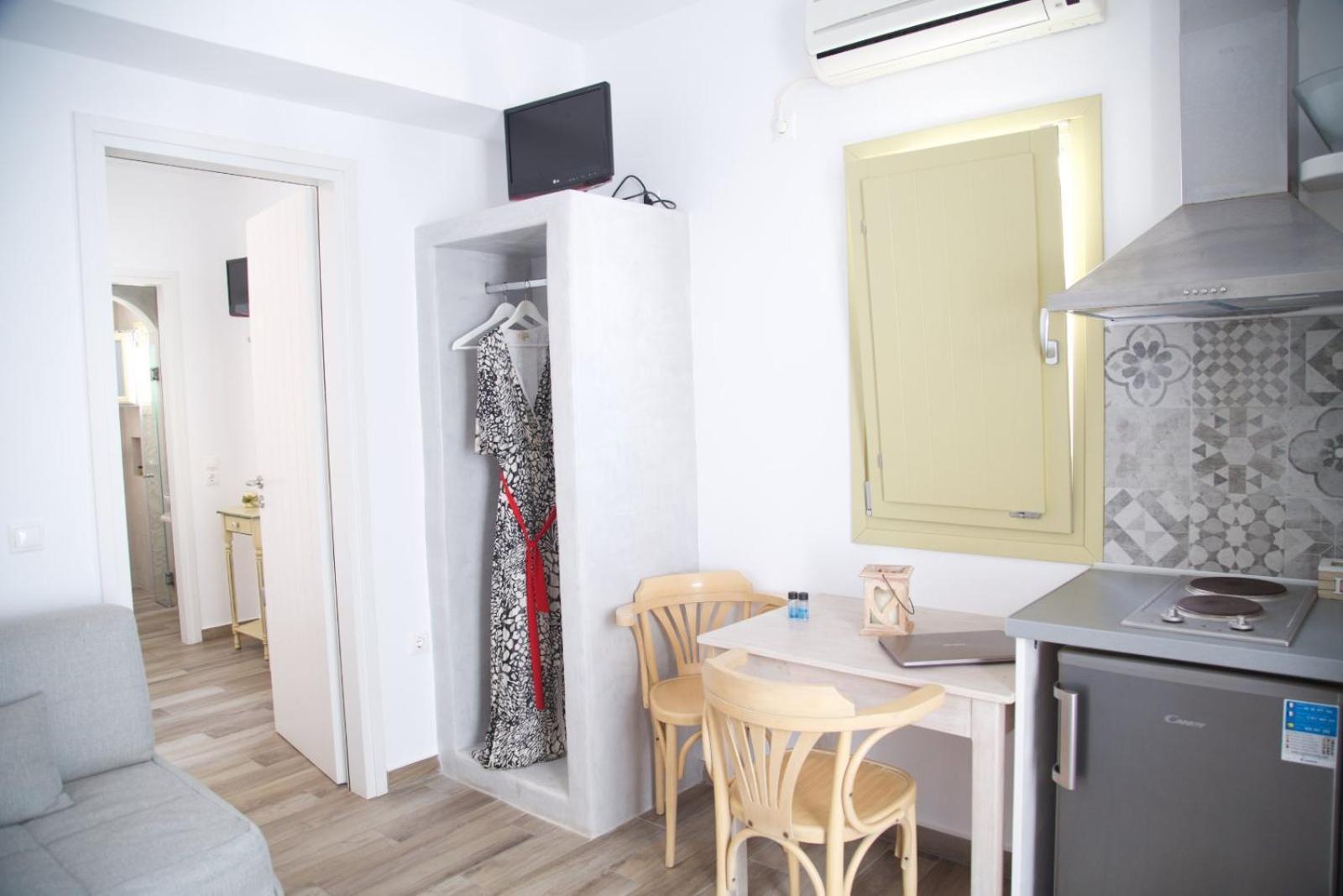Diasino Apartments And Car Rental Katapola Room photo