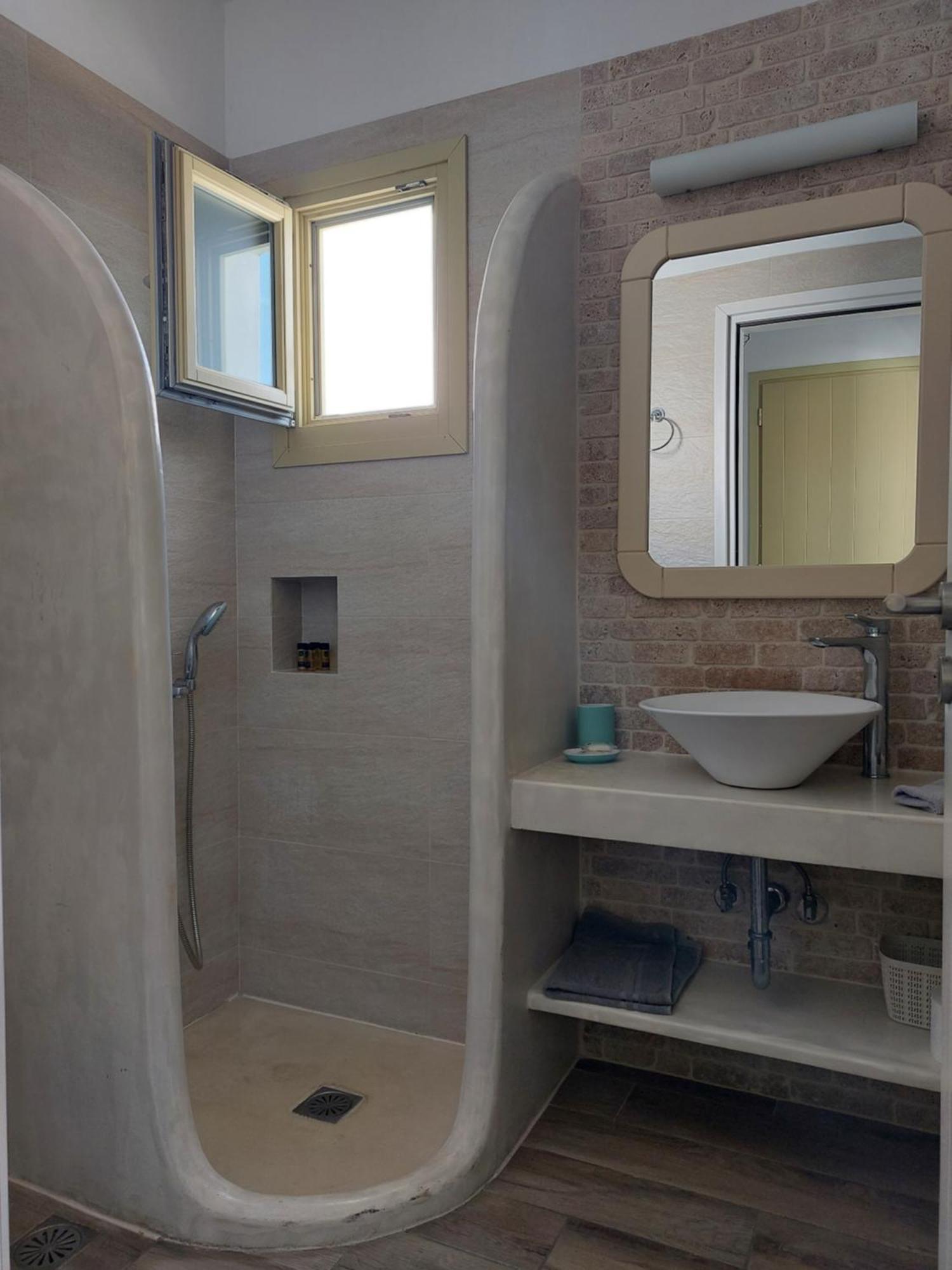 Diasino Apartments And Car Rental Katapola Room photo
